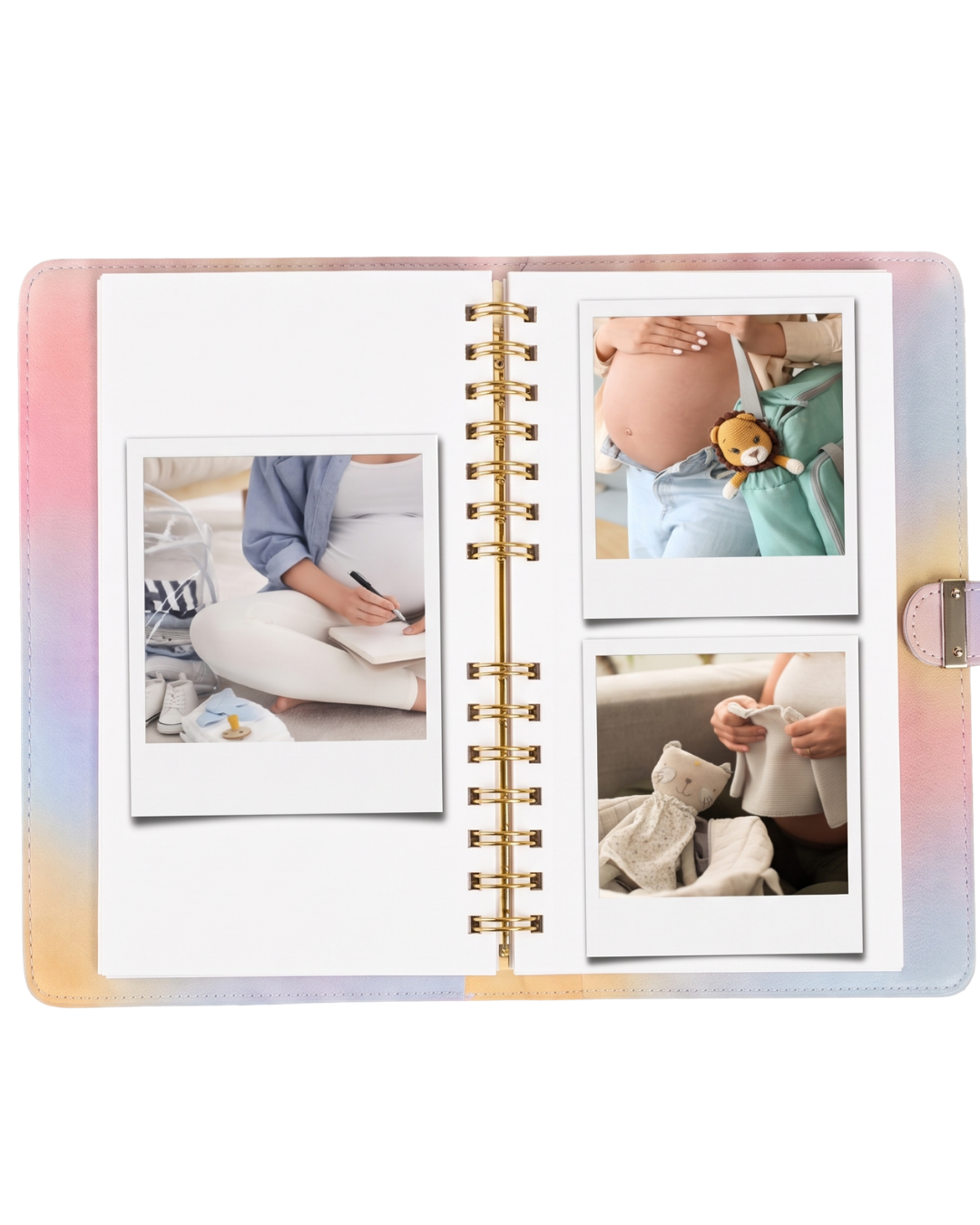 Álbum de fotos aberto com a mãe conferindo itens do enxoval